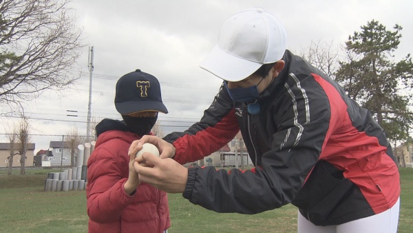 前田と野球少年