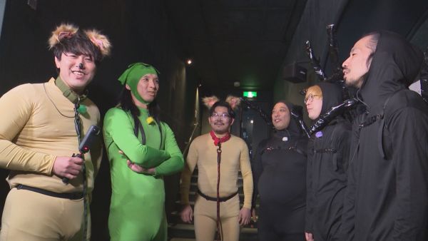 謎の黒タイツトリオが登場