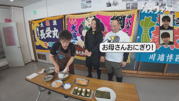 にぎり飯を握る羅臼漁業組合の方