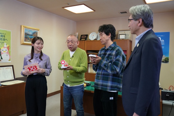 クイズをするＹＯＹＯ’Ｓ