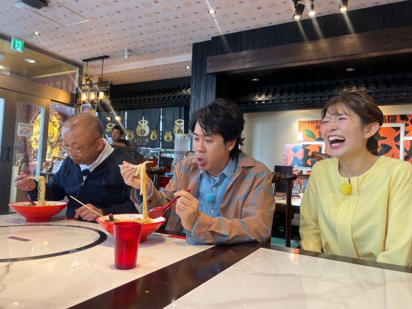 麻辣湯を堪能するYOYO'S