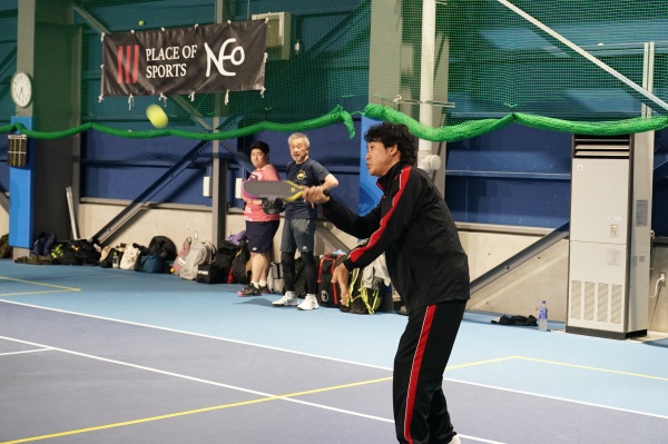 ピックルボールをする大泉