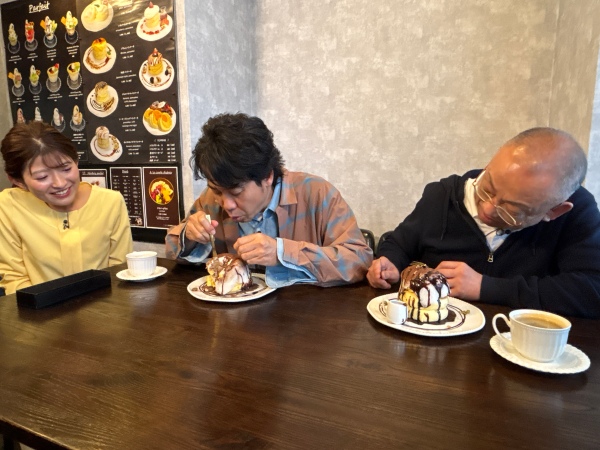 パンケーキを食べるＹＯＹＯ’Ｓ