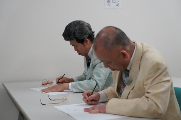 認知技能検査に取り組むYOYO'S