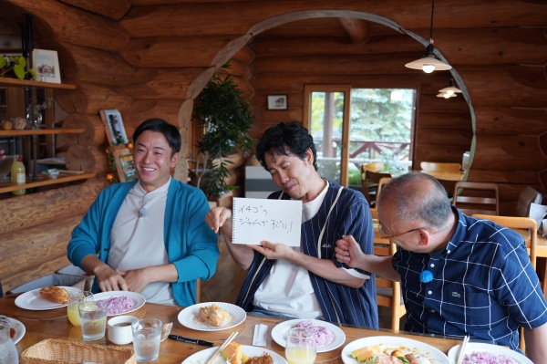 長沼グルメを試食中